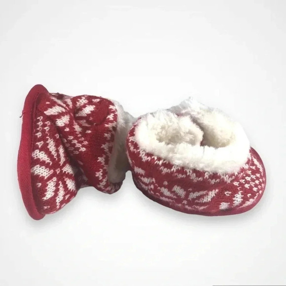 Red Knitted  Baby Slippers - Picture 3 of 6